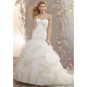 Alfred Angelo Style 2375 Wedding Dress